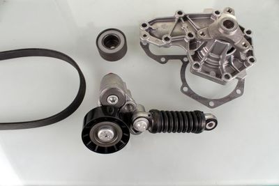 Водяной насос + комплект ручейковых ремней HEPU PK00544